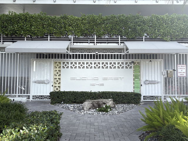 Euclid East Condominium photo 2